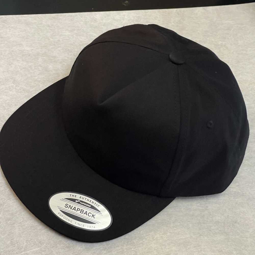 Men’s black cap